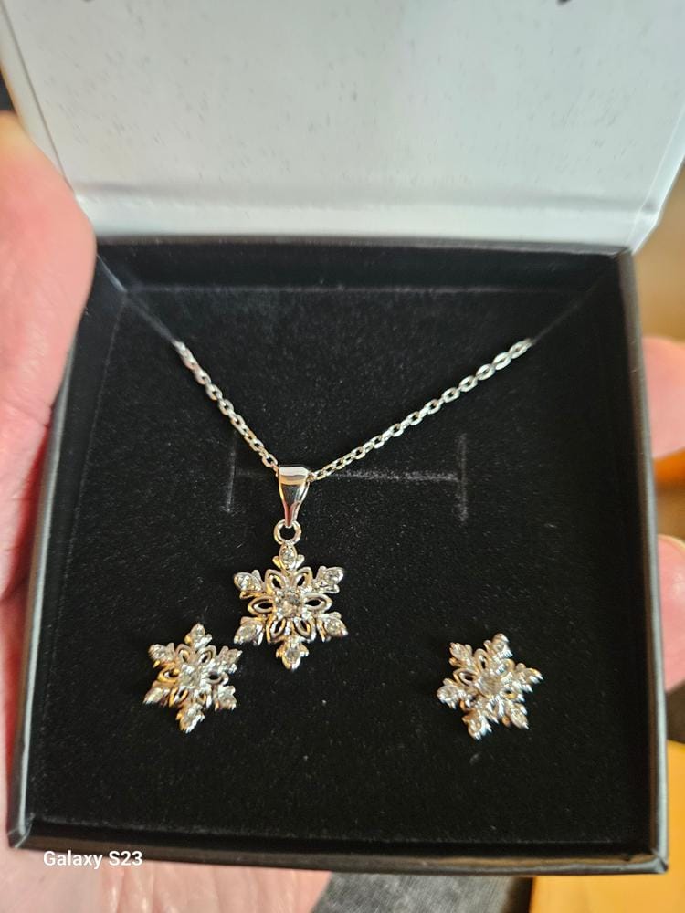 Customer photo review of Sunny 18k White Gold Plated Necklace and Stud Earrings Jewelry Set with Swarovski Crystals