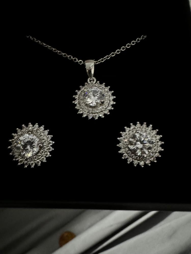 Customer photo review of Cordelia 18k White Gold Plated Silver Pendant Necklace with Simulated Diamond Crystals