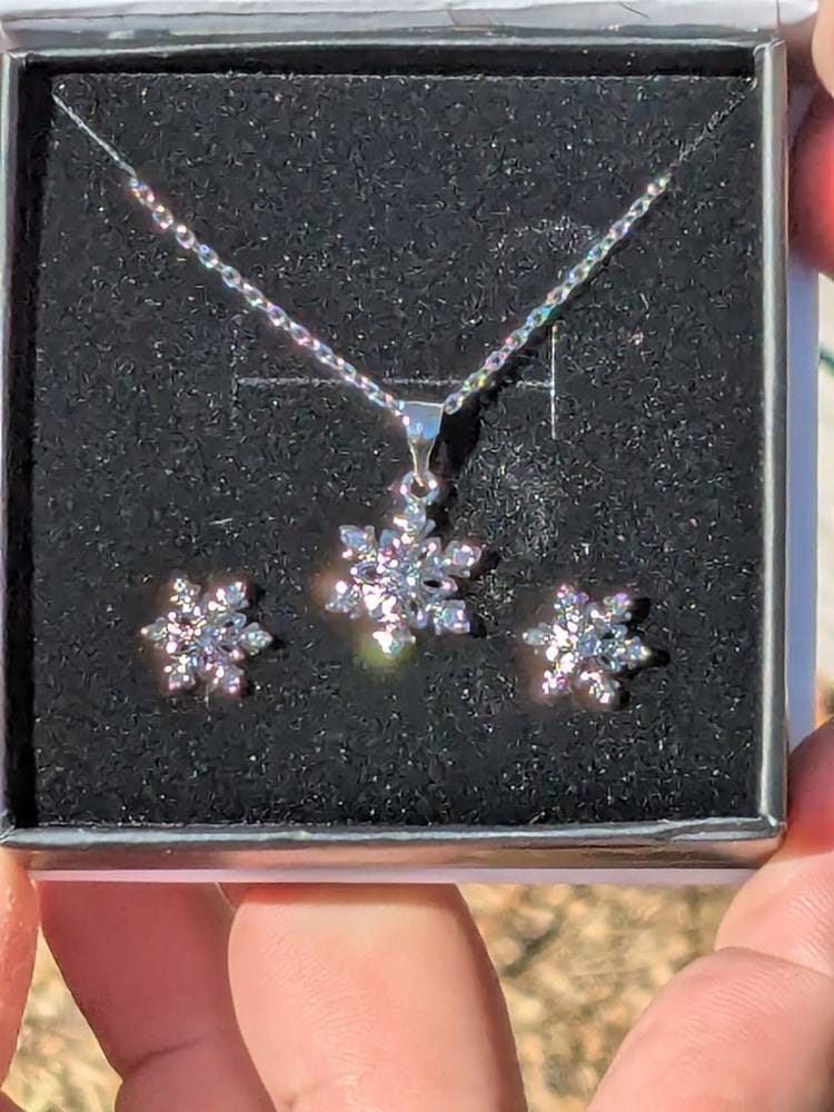 Customer photo review of Sunny 18k White Gold Plated Necklace and Stud Earrings Jewelry Set with Swarovski Crystals