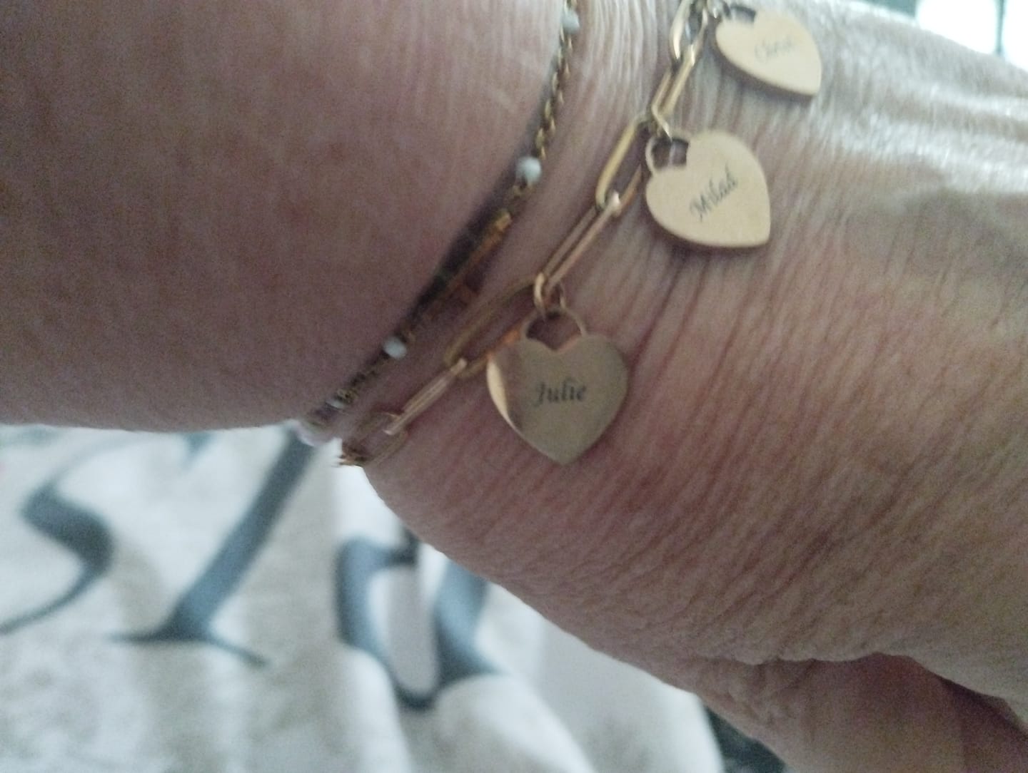 Customer photo review of Bracelet Personnalisé à Cœurs Multiples