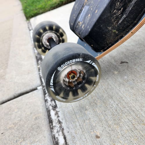 Customer photo review of CLOUDWHEEL Discovery FE 105mm Hub Motor Sleeve Urban All Terrain Off Road Electric Skateboard Wheels