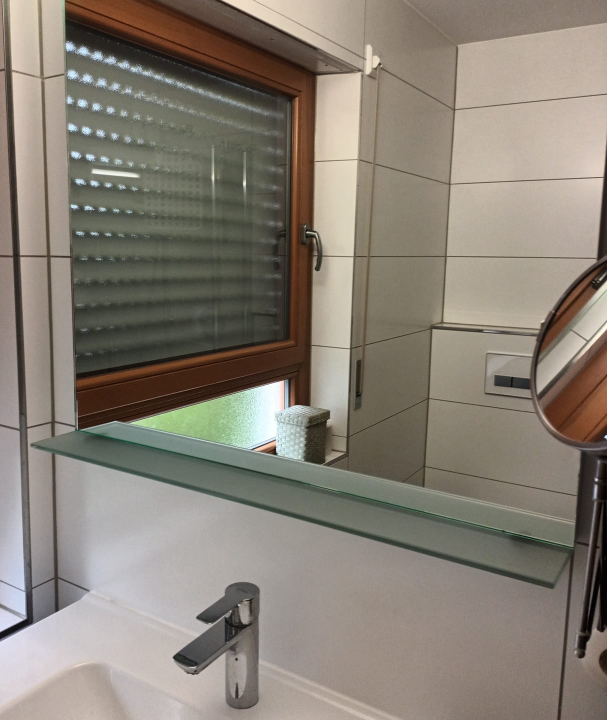 Customer photo review of Glasregal Badezimmer Glasablage, Badregal 8mm Hartglas, AURA, Chrom Glanz, Satiniertes Glas