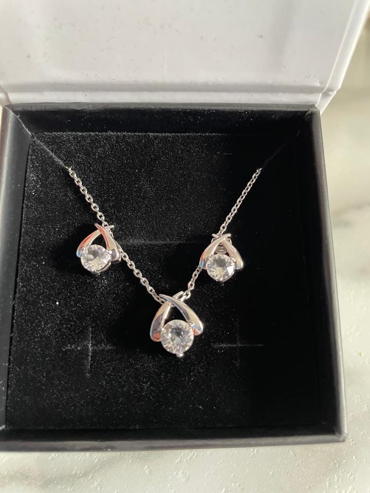 Customer photo review of Eloise 18k White Gold Plated Pendant Necklace with Round Cut Swarovski Crystal