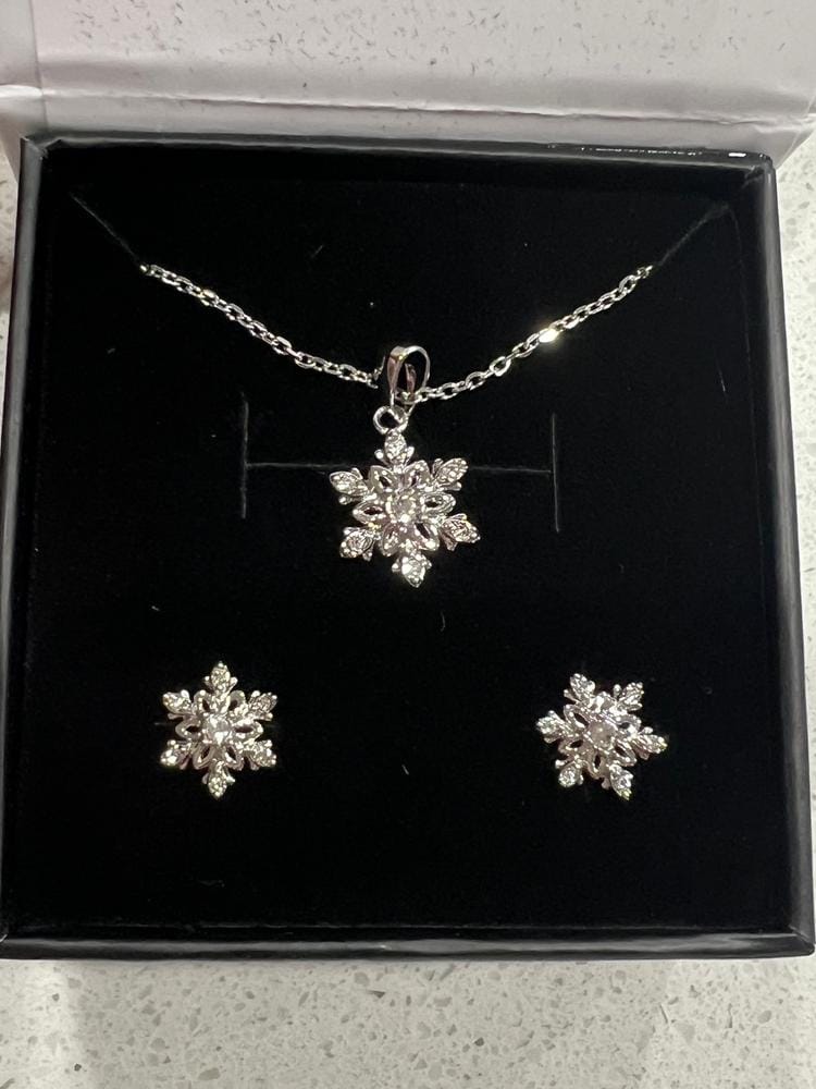 Customer photo review of Sunny 18k White Gold Plated Necklace and Stud Earrings Jewelry Set with Swarovski Crystals