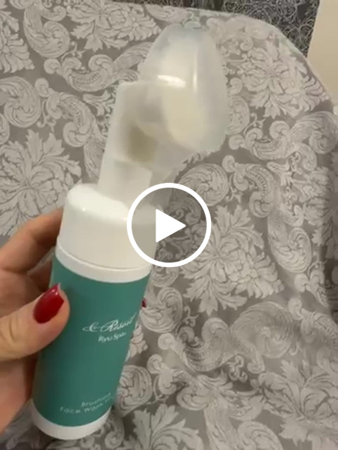 Customer video review of Ryu Spa & Resort Brushing Foam Enzyme Face Wash