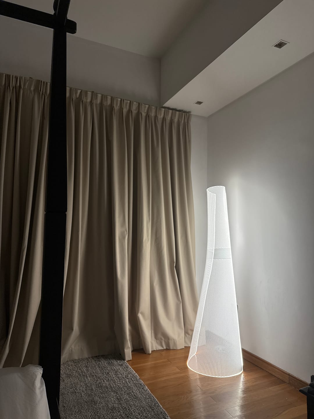 Customer photo review of Transparent Torso Floor Lamp MA05706F-001