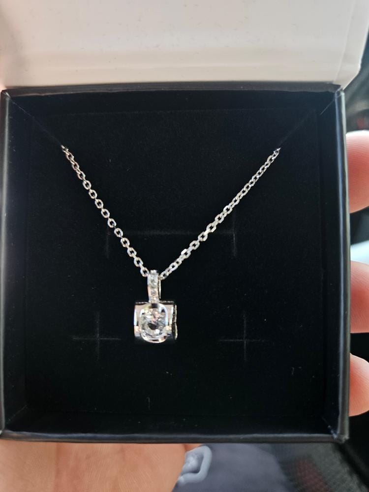 Customer photo review of Billie 18k White Gold Pendant Necklace with Round Cut Swarovski Crystals