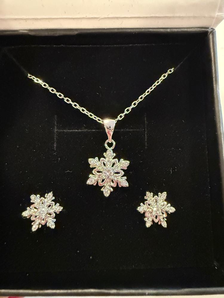 Customer photo review of Sunny 18k White Gold Plated Necklace and Stud Earrings Jewelry Set with Swarovski Crystals