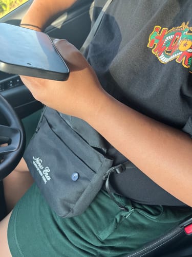 Customer photo review of New Era Basic Black Shoulder Bag