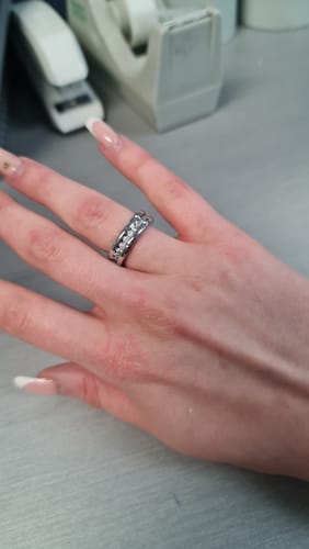 Customer photo review of ZERO 1 ONE-BAND PAVED DIAMONDS ON THE SPIRAL RING