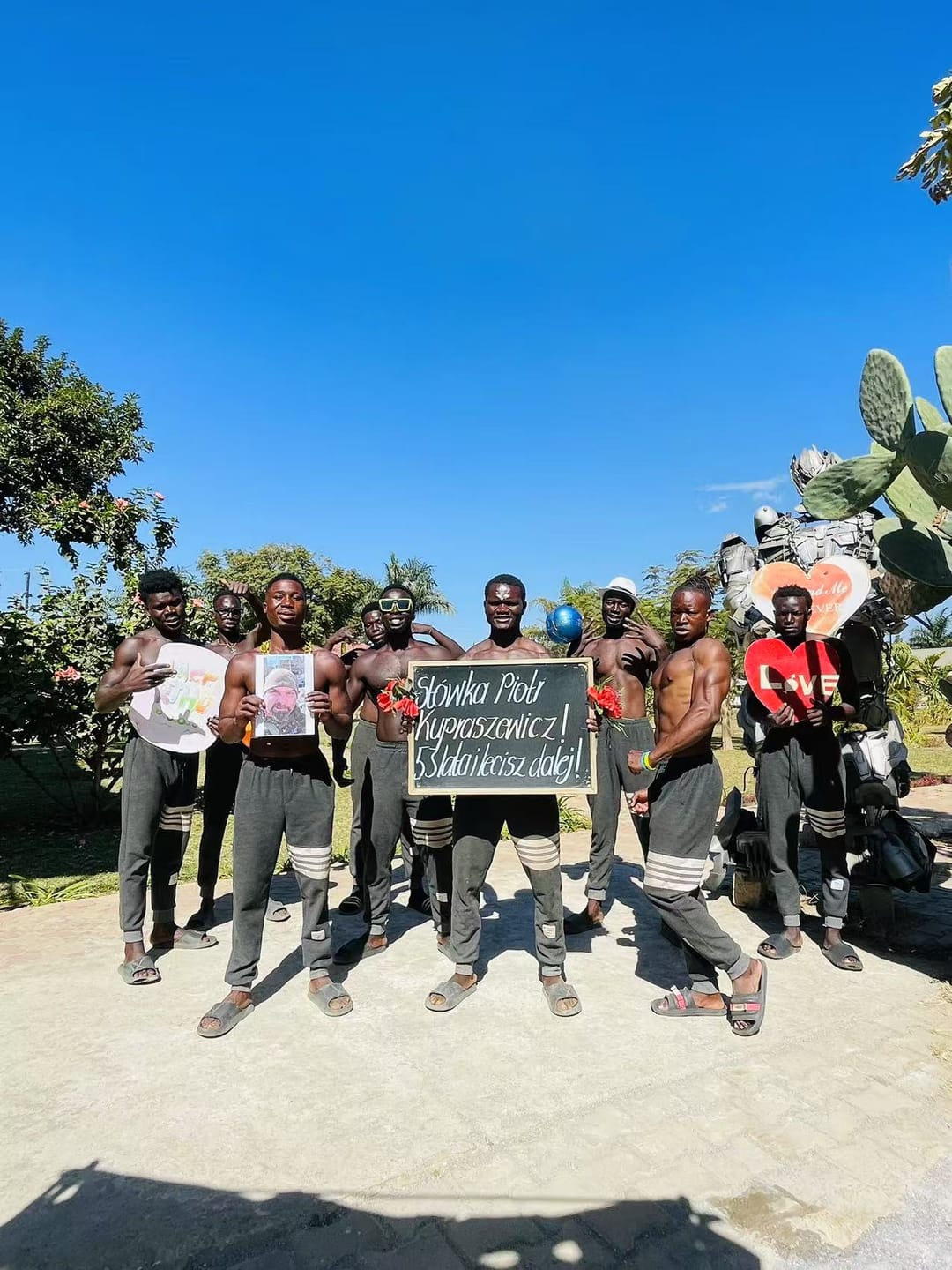 Customer photo review of Greeting Video from Africa