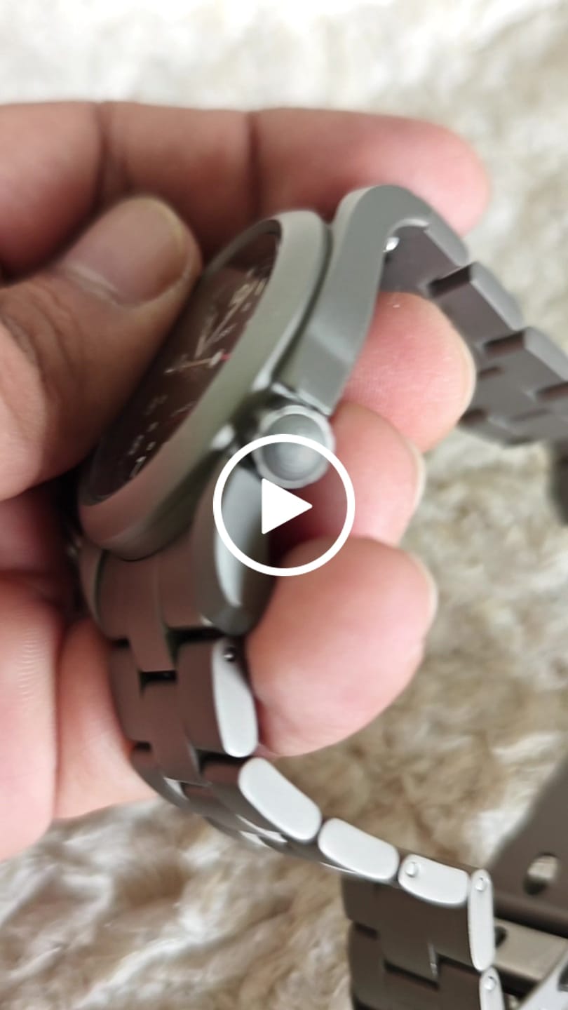 Customer video review of VOYAGER - 100M Waterproof Titanium Automatic Field Watch | Black-bracelet