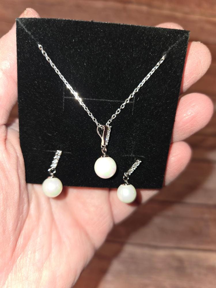 Customer photo review of Gabrielle 18k White Gold Plated Pearl Drop Earrings with Swarovski Crystals