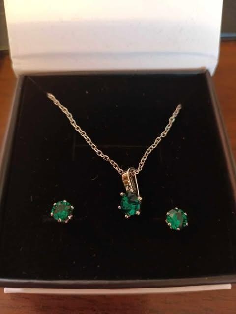 Customer photo review of Birthstone Earrings 18k White Gold Plated Stud Earrings with 1ct Solitaire Swarovski Crystals