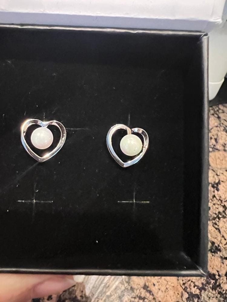 Customer photo review of Harley 18k White Gold Plated Heart Stud Earrings with Shell Pearls