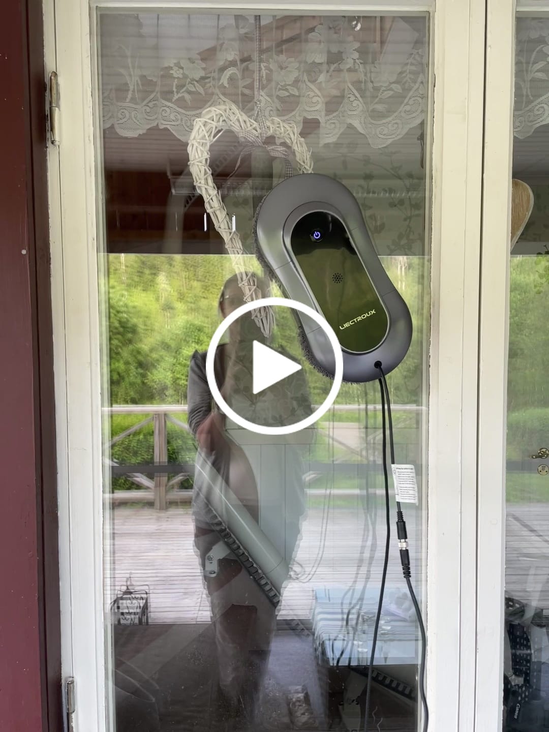 Customer video review of Fönsterputsrobot YW810 med sprayfunktion