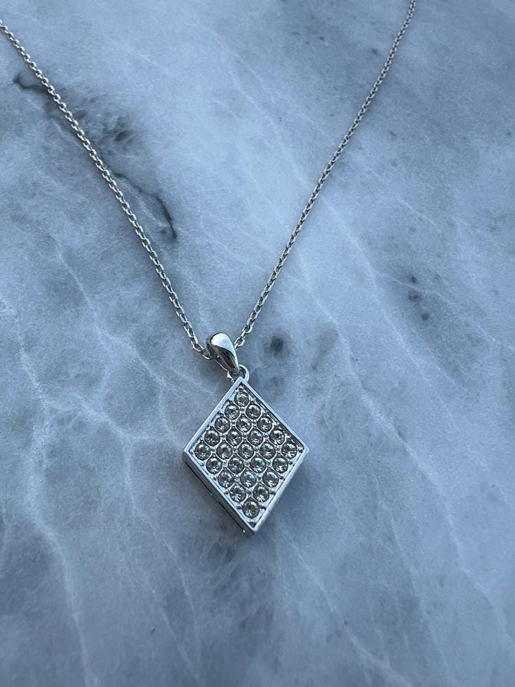 Customer photo review of Lennon 18k White Gold Diamond Shaped Pendant Necklace with Swarovski Crystals