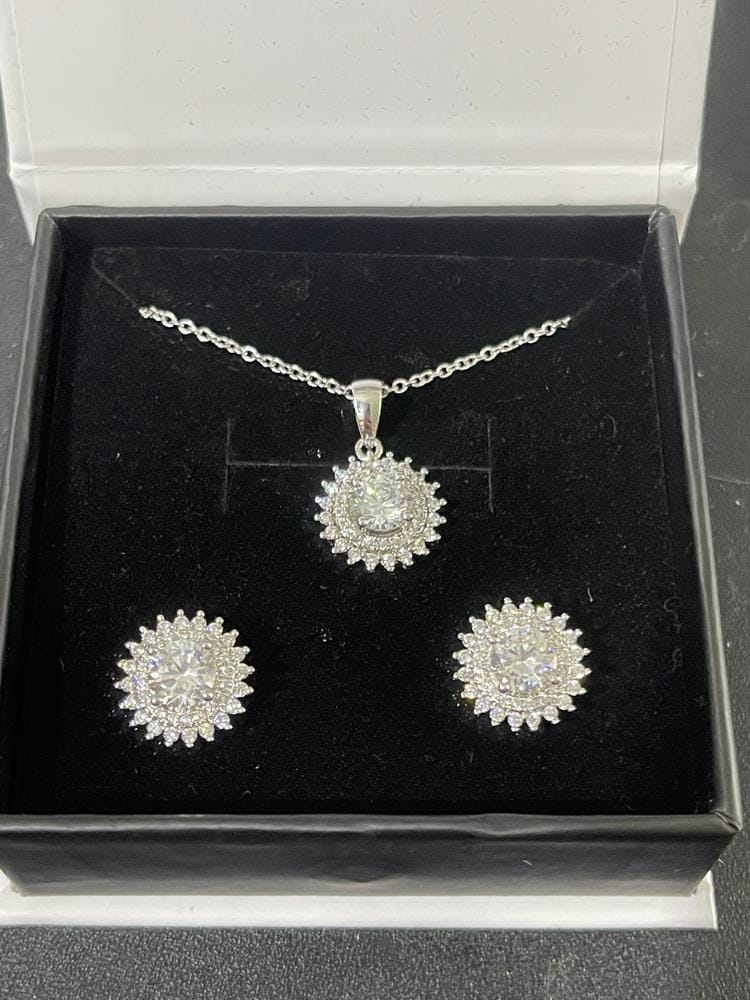 Customer photo review of Cordelia 18k White Gold Plated Silver Pendant Necklace with Simulated Diamond Crystals