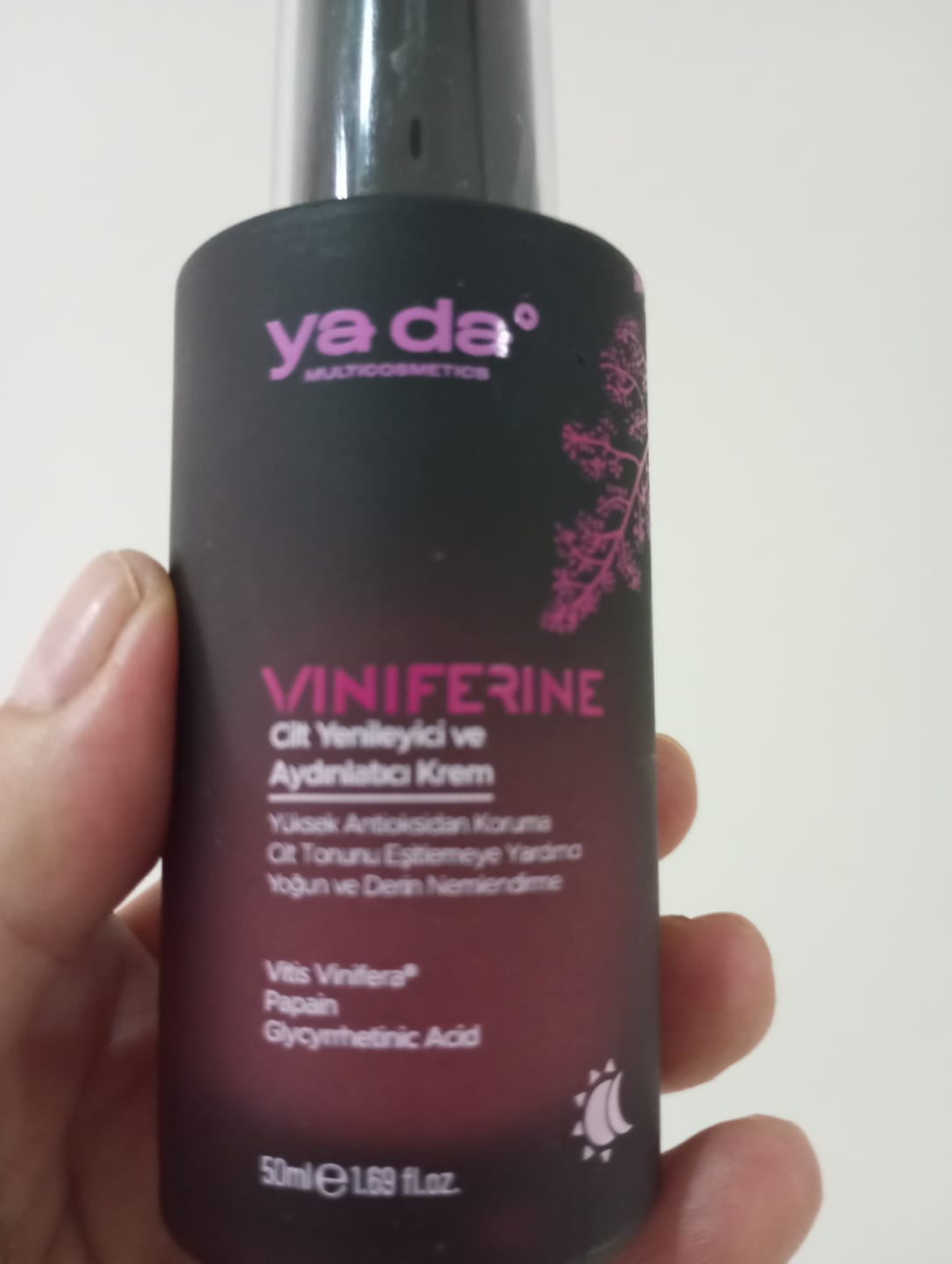 Customer photo review of Viniferine Cilt Yenileyici ve Aydınlatıcı Krem