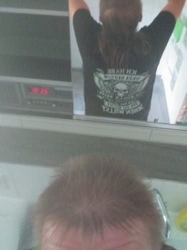 Customer photo review of Ich habe drei Seiten - Premium T-Shirt Rückendruck