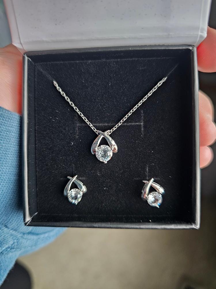 Customer photo review of Eloise 18k White Gold Plated Pendant Necklace with Round Cut Swarovski Crystal