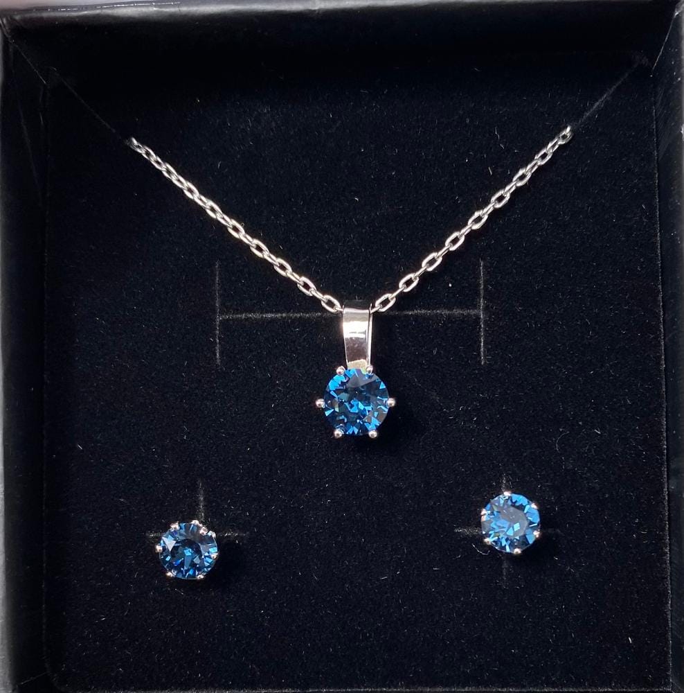 Customer photo review of Birthstone Earrings 18k White Gold Plated Stud Earrings with 1ct Solitaire Swarovski Crystals
