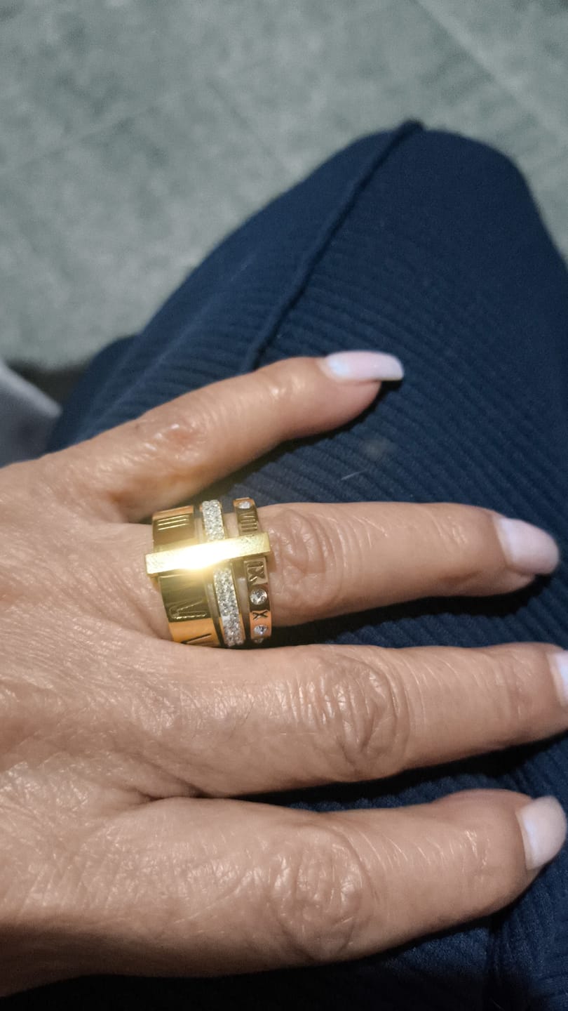 Customer photo review of Anel Triplo Glamour Banhado em Ouro 18k