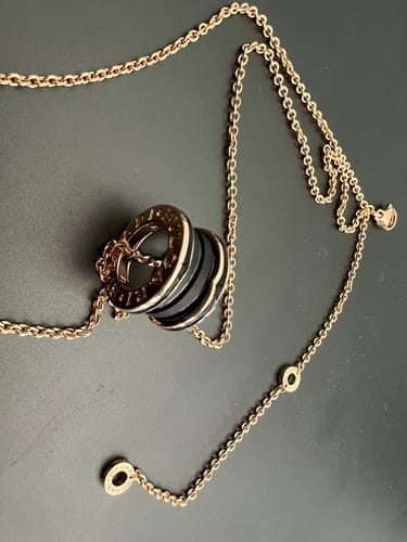 Customer photo review of ZERO 1 BLACK CERAMIC PINK GOLD NECKLACE