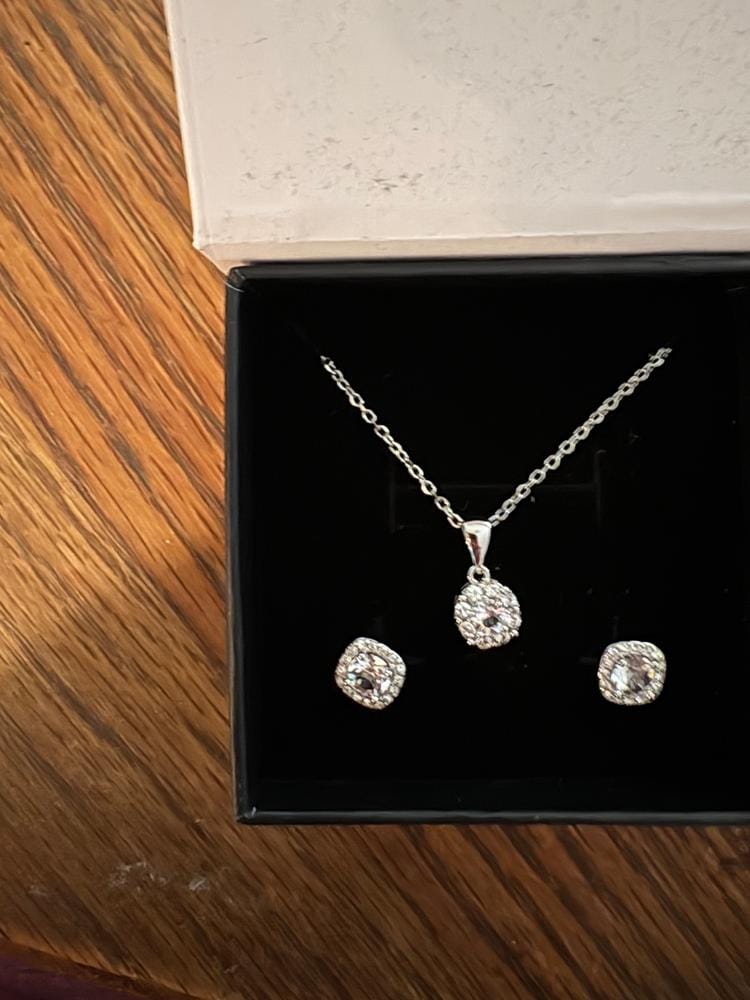 Customer photo review of Ruth 18k White Gold Plated Silver Pendant Necklace with Swarovski Crystals