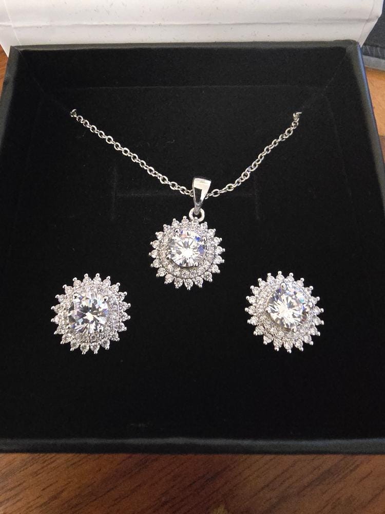 Customer photo review of Cordelia 18k White Gold Plated Silver Pendant Necklace with Simulated Diamond Crystals