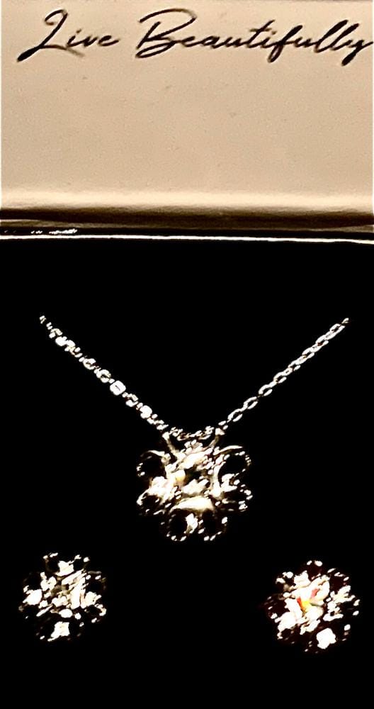 Customer photo review of Alexis 18k White Gold Plated Flower Pendant Necklace with Swarovski Crystal