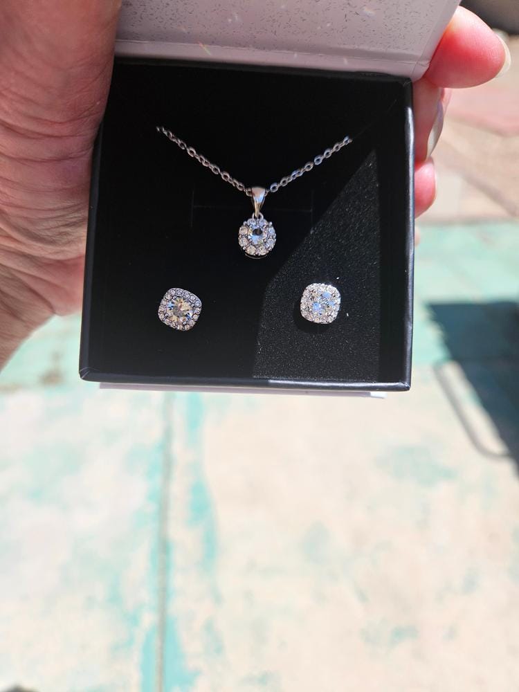 Customer photo review of Ruth 18k White Gold Plated Silver Pendant Necklace with Swarovski Crystals