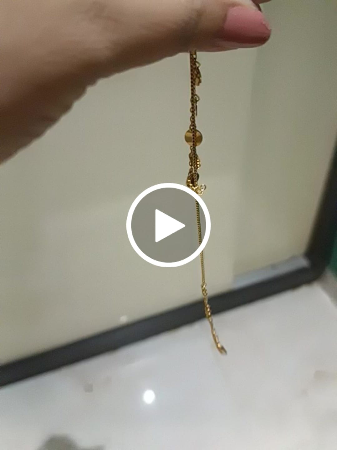Customer video review of Tiny Plates Bracelet