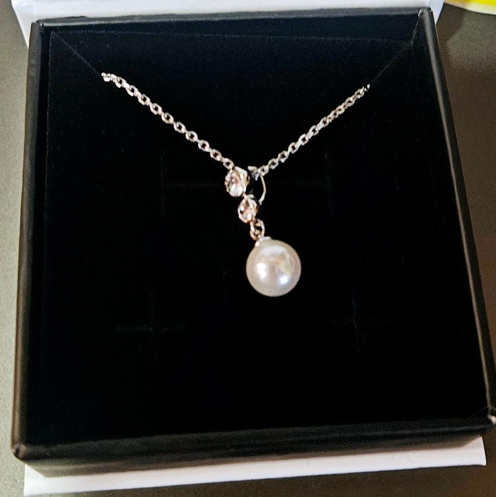 Customer photo review of Gabrielle 18k White Gold Pearl Drop Pendant Necklace with Swarovski Crystals