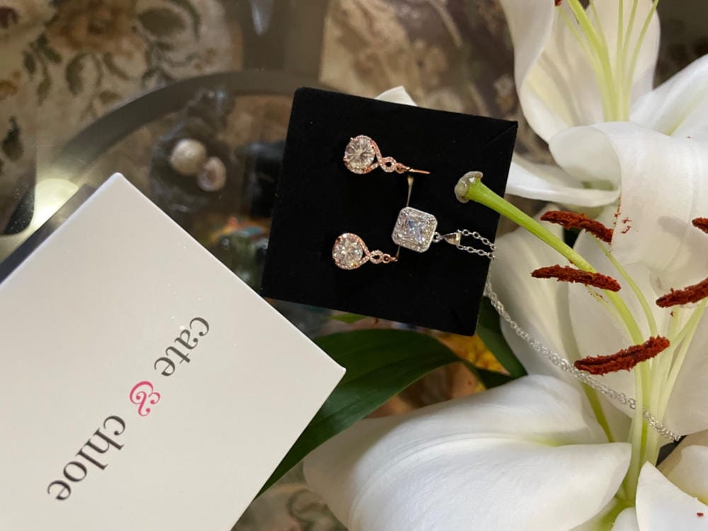 Customer photo review of Ivy 18k White Gold Plated Halo Pendant Necklace with Simulated Diamond Crystals
