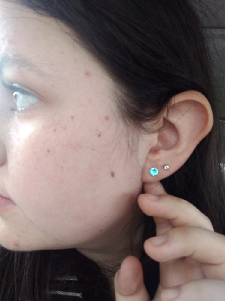 Customer photo review of Birthstone Earrings 18k White Gold Plated Stud Earrings with 1ct Solitaire Swarovski Crystals