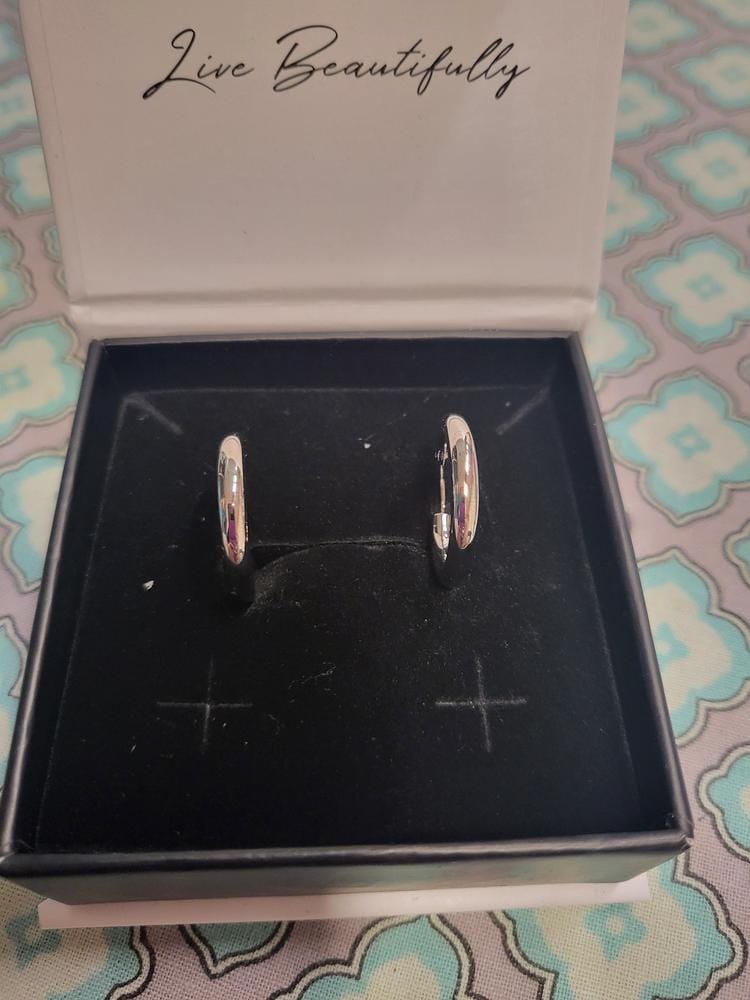 Customer photo review of Amy 18k White Gold Plated 20mm/30mm Hoop Earrings - Fab Fav Deals
