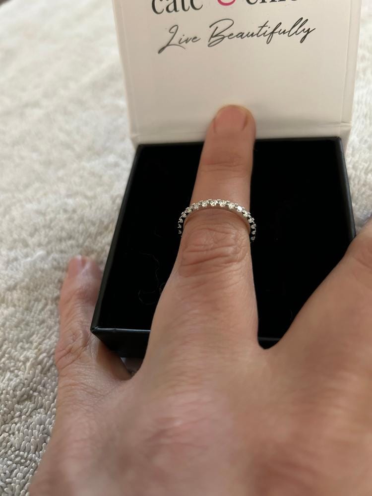 Customer photo review of Moissanite by Cate & Chloe Sadie 0.9tcw Round Cut 925 Sterling Silver 18k White Gold Plated Wedding Band