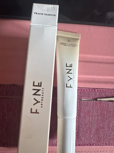 Customer photo review of RENEW & REVIVE PEPTIDE LIP TINT