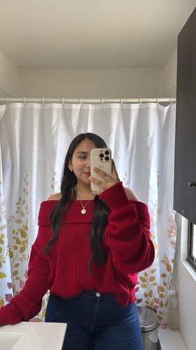 Customer photo review of SWEATER LINA ROJO