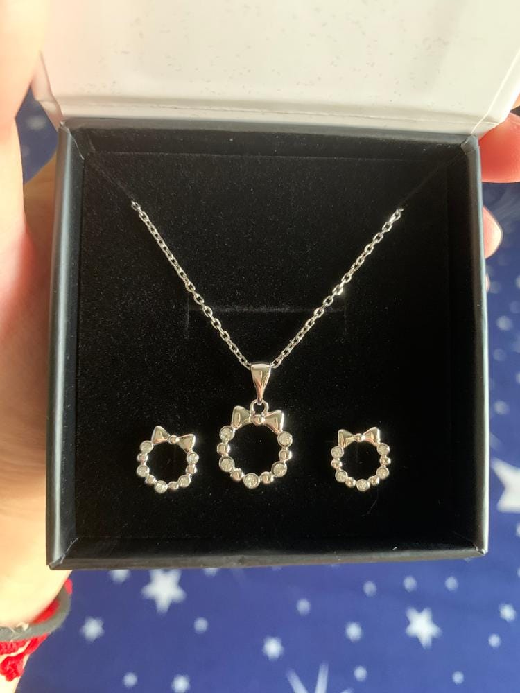 Customer photo review of Edith 18k White Gold Plated Silver Ribbon Necklace and Earring Set with Swarovski Crystals