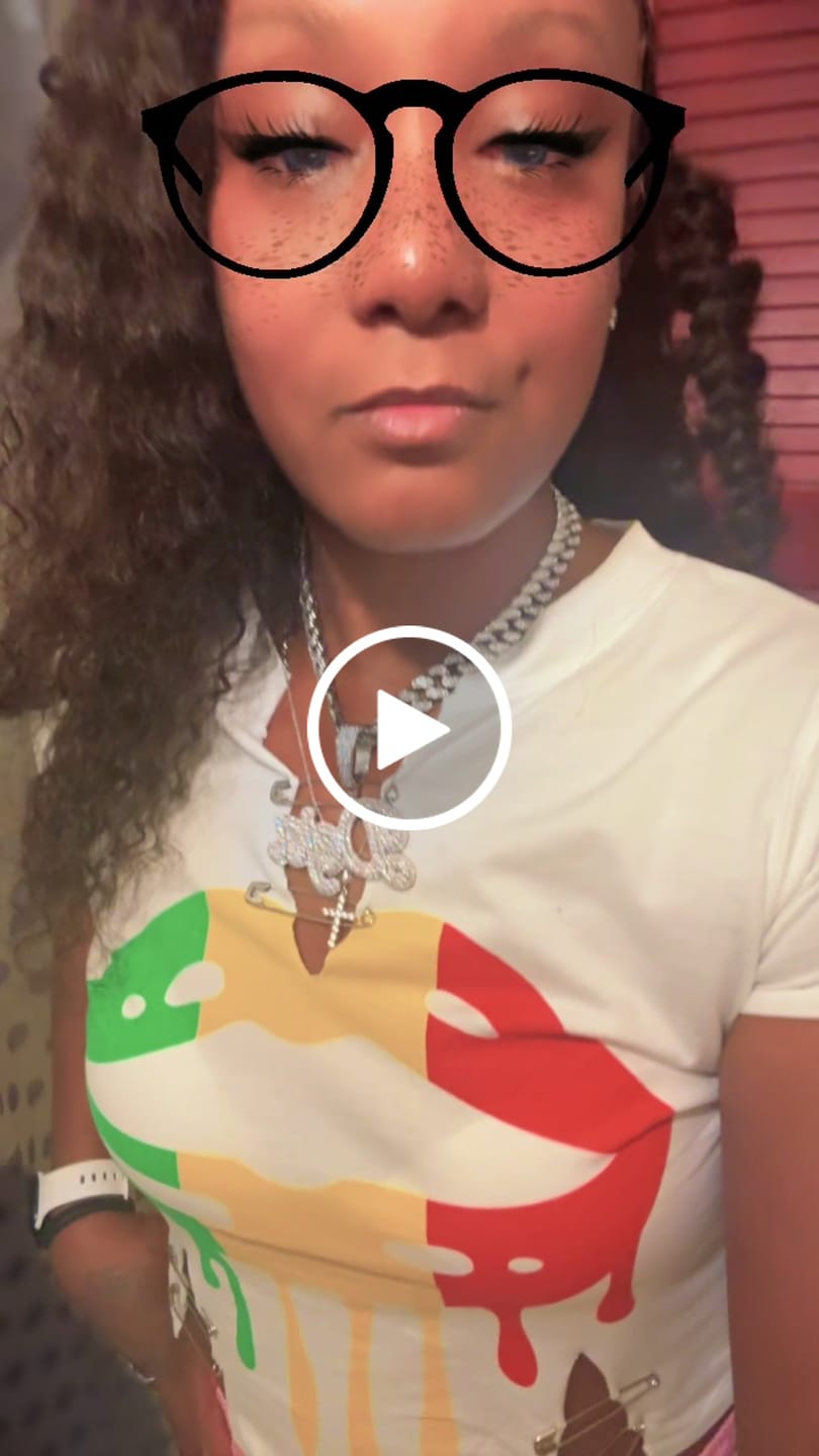 Customer video review of LUXIIVA® FROSTED ICED OUT CUSTOM NAME PENDANT - CLASSIC HOOK