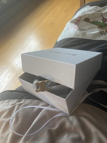Customer photo review of Triomphe Belt 18mm Black Calfskin Gold Buckle Logo Motif Attached
