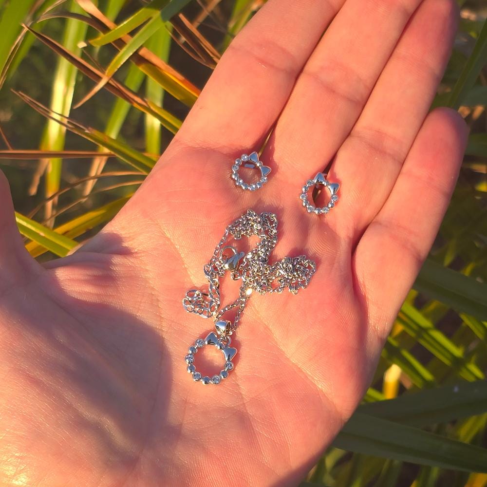 Customer photo review of Edith 18k White Gold Plated Silver Ribbon Necklace and Earring Set with Swarovski Crystals