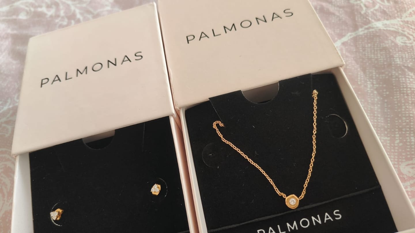 Customer photo review of White Gemstone Gold Chain Necklace