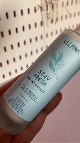 Customer photo review of Stay Fresh Moisturizer Controls Oil and Brightens