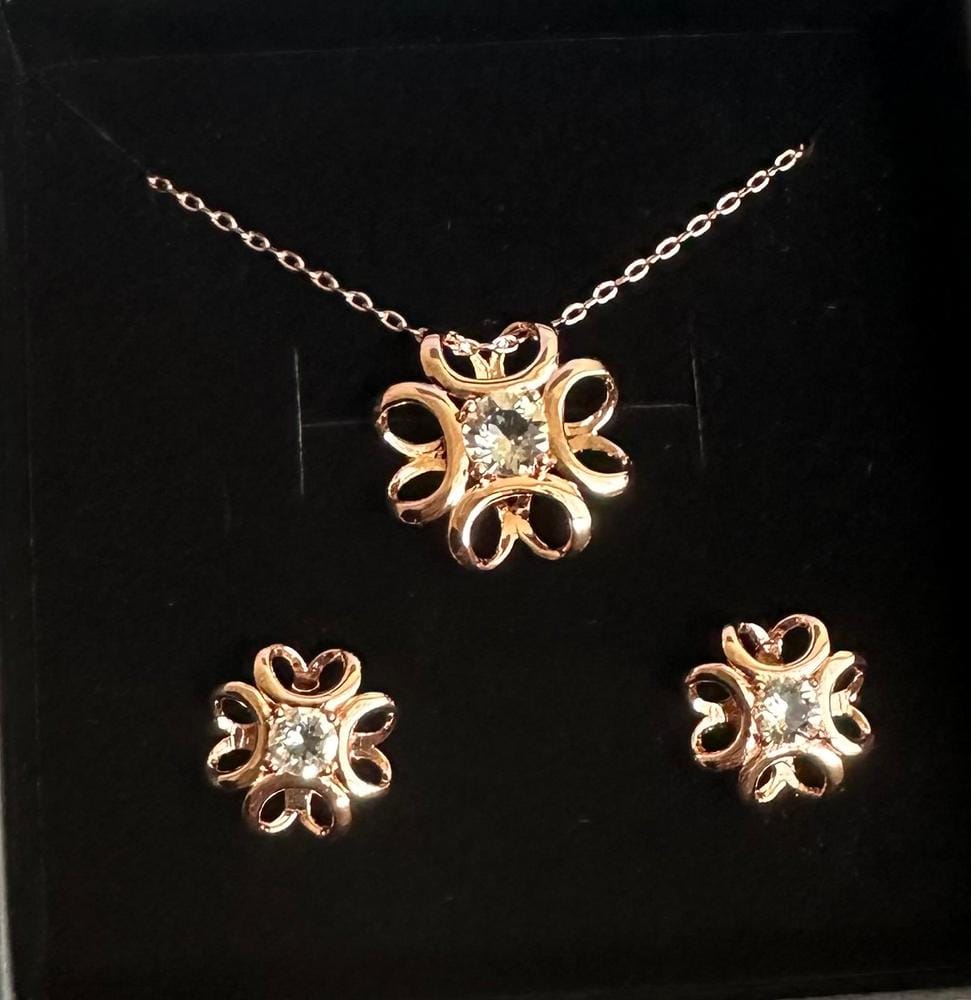 Customer photo review of Alexis 18k White Gold Plated Flower Pendant Necklace with Swarovski Crystal