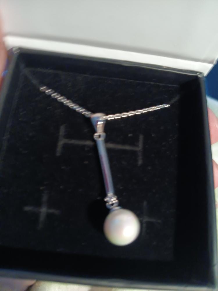 Customer photo review of Gabrielle 18k White Gold Pearl Drop Pendant Necklace with Swarovski Crystals