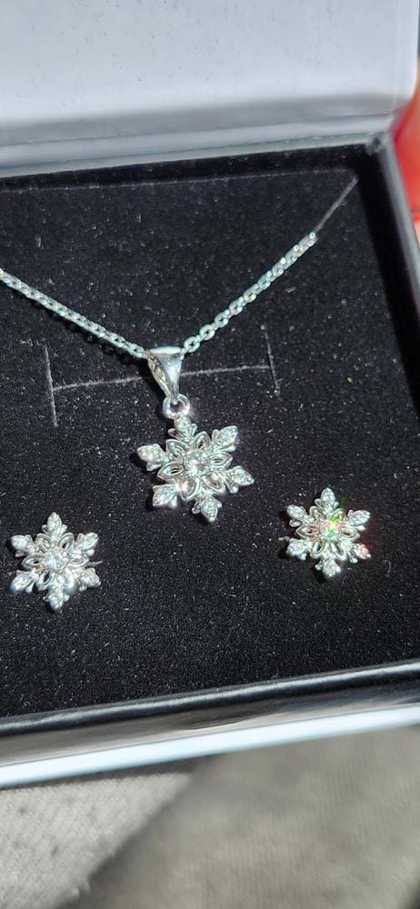 Customer photo review of Sunny 18k White Gold Plated Necklace and Stud Earrings Jewelry Set with Swarovski Crystals