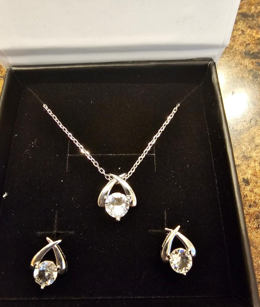 Customer photo review of Eloise 18k White Gold Plated Pendant Necklace with Round Cut Swarovski Crystal
